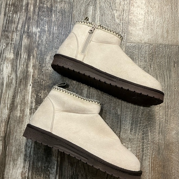New Muk Luks Stylish Cream Ankle Boots Size 9 - Picture 10 of 11